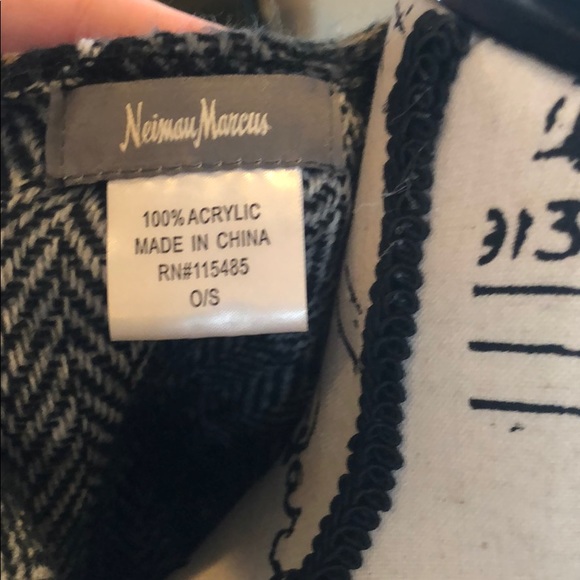 Neiman Marcus Brand Checkered Poncho/Wrap - Picture 4 of 6